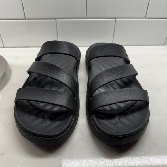 Crocs Women's Getaway Strappy Sandals - size 8 - black - Picture 1 of 9